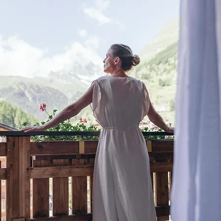 Hotel La Couronne & 4*