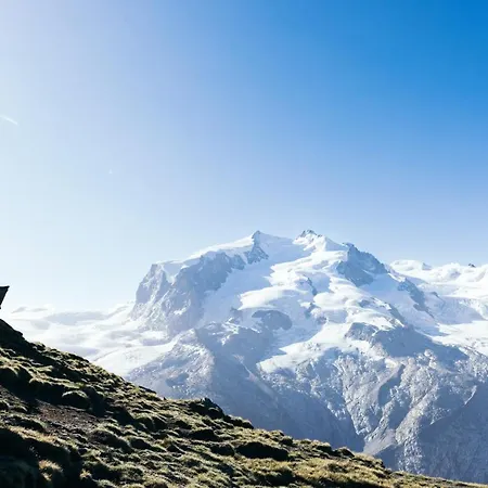 Hotell La Couronne & 4*