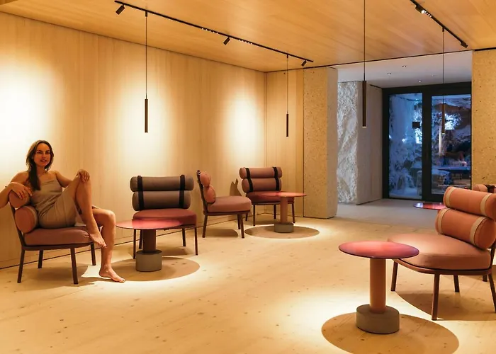 La Couronne & מלון