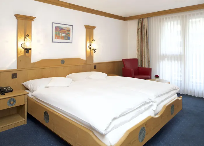 La Couronne & צרמט